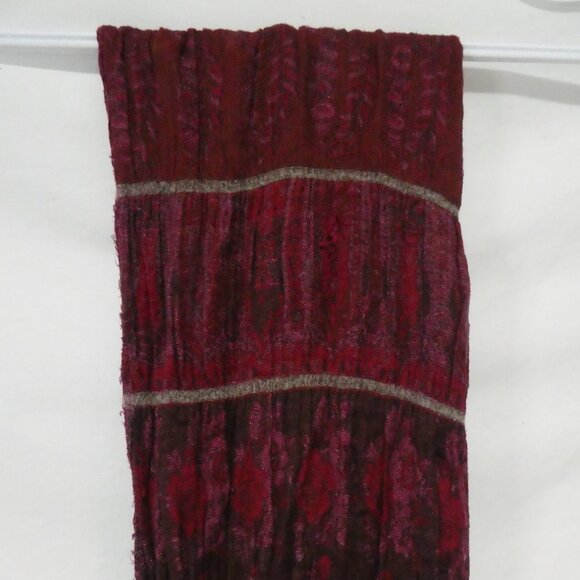 PASSIGATTI | OS - one size | Elegant Burgundy Fringed Scarf | Gold Stripes - Picture 6 of 10